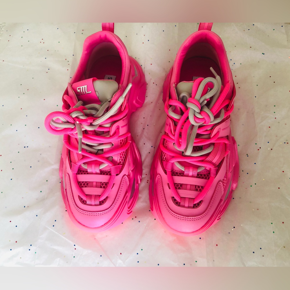 STEVE MADDEN SNEAKERS 🩷🩷